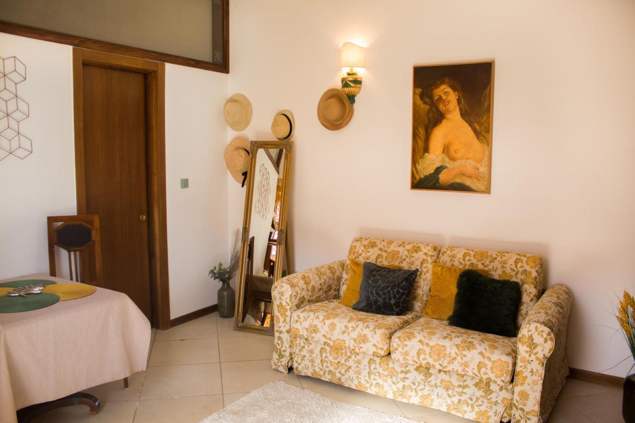 9 Stylish Suite In Unirii Square Тімішоара Екстер'єр фото