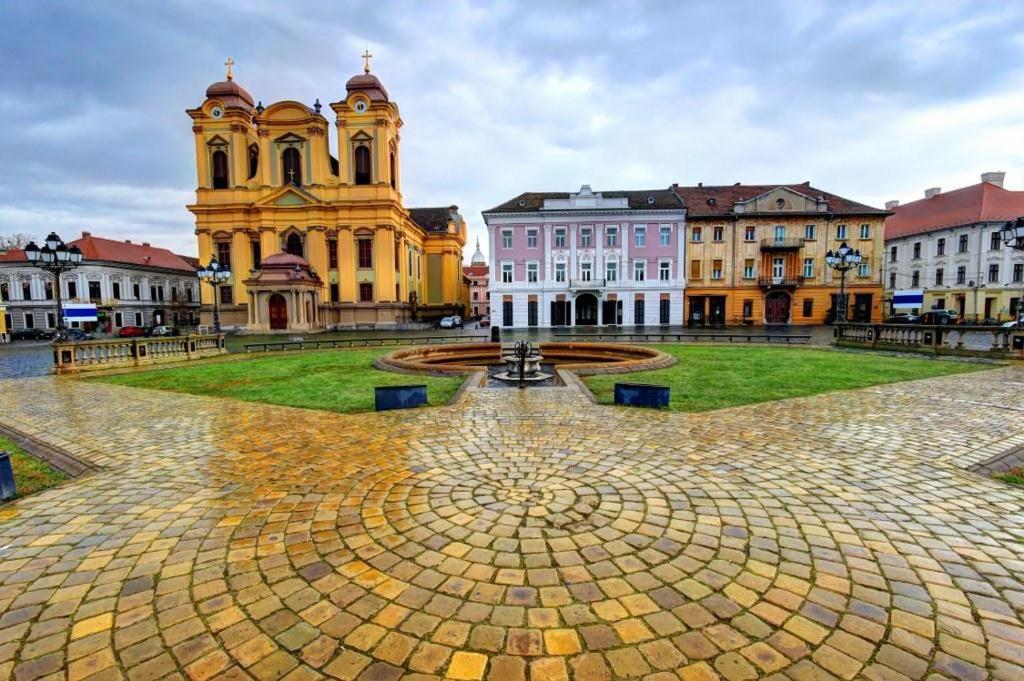9 Stylish Suite In Unirii Square Тімішоара Екстер'єр фото