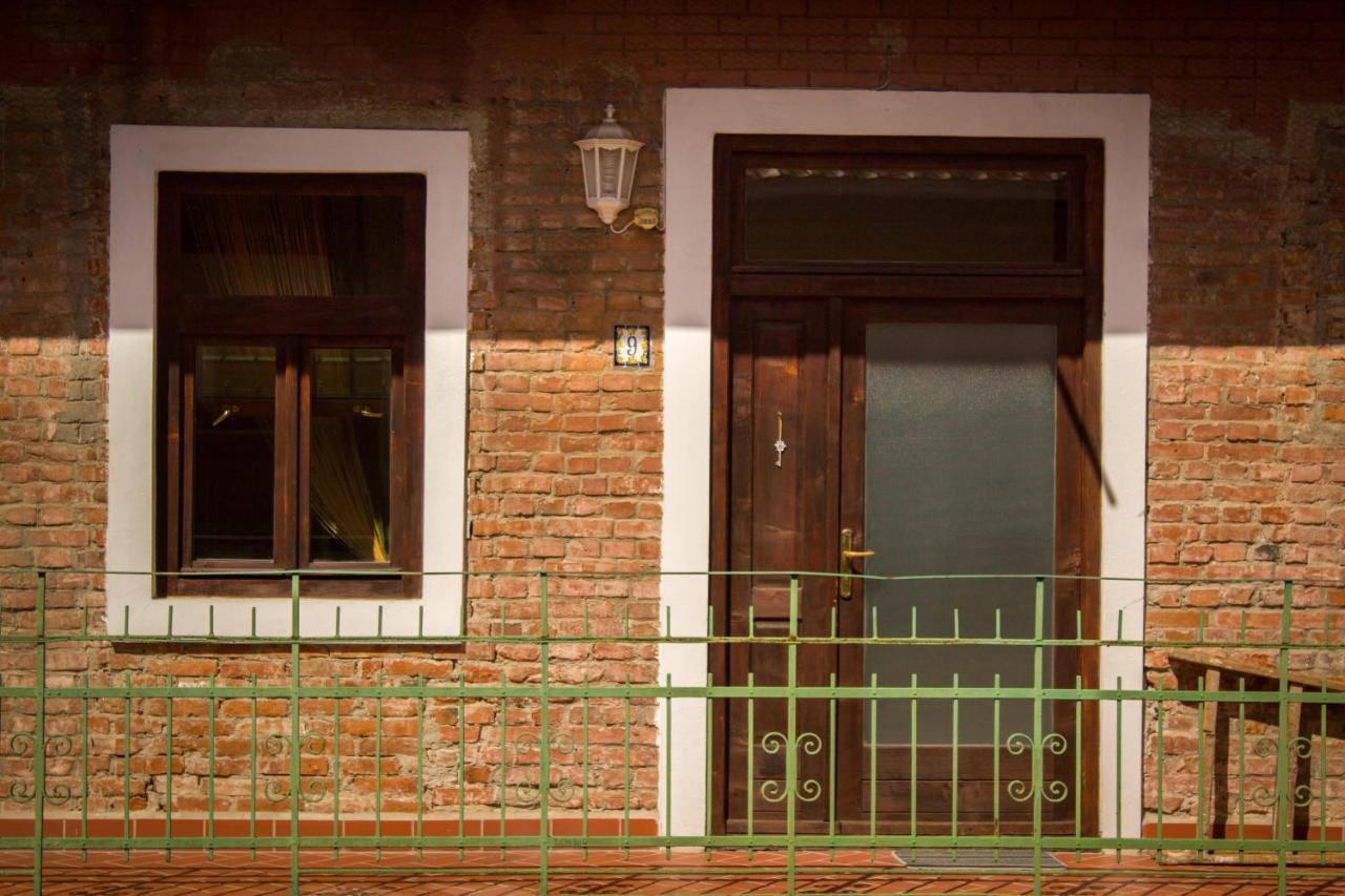 9 Stylish Suite In Unirii Square Тімішоара Екстер'єр фото